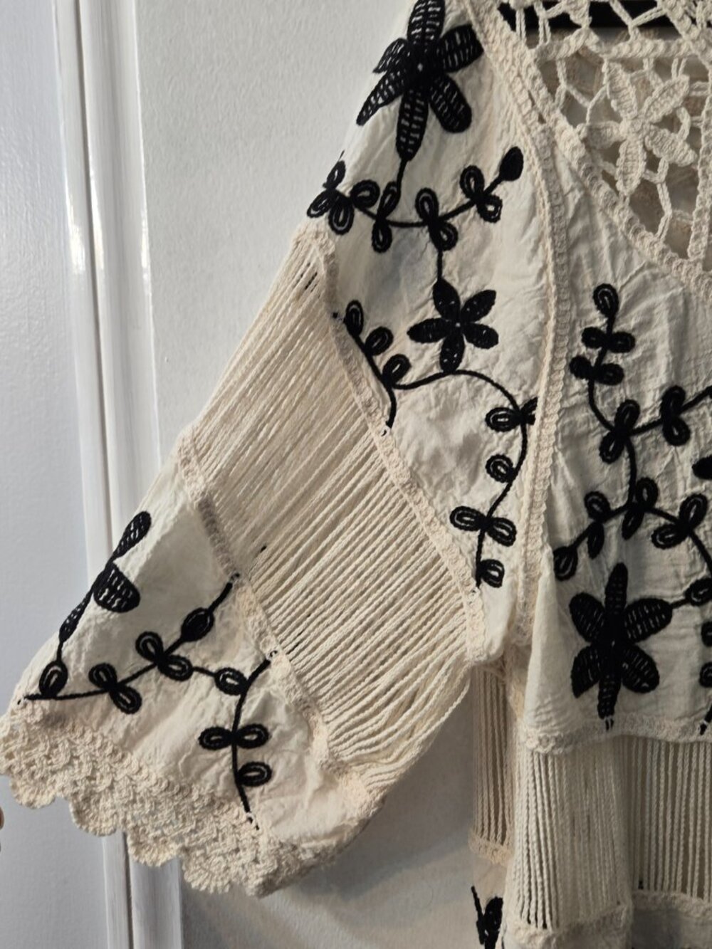 Oliver/ Anthropologie Crochet Lace with Black embroidery tunic large Boho Hippie - Picture 3 of 11